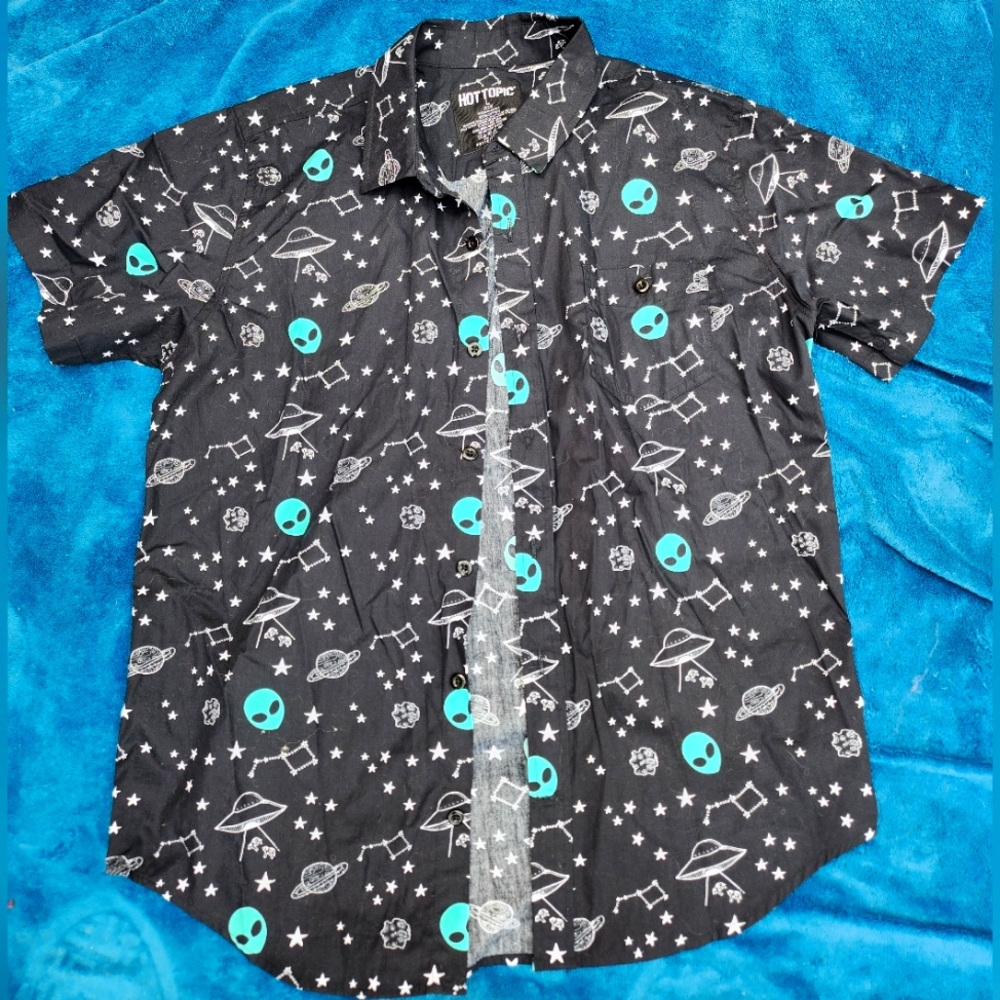 alien/space Hot Topic button up shirt in black